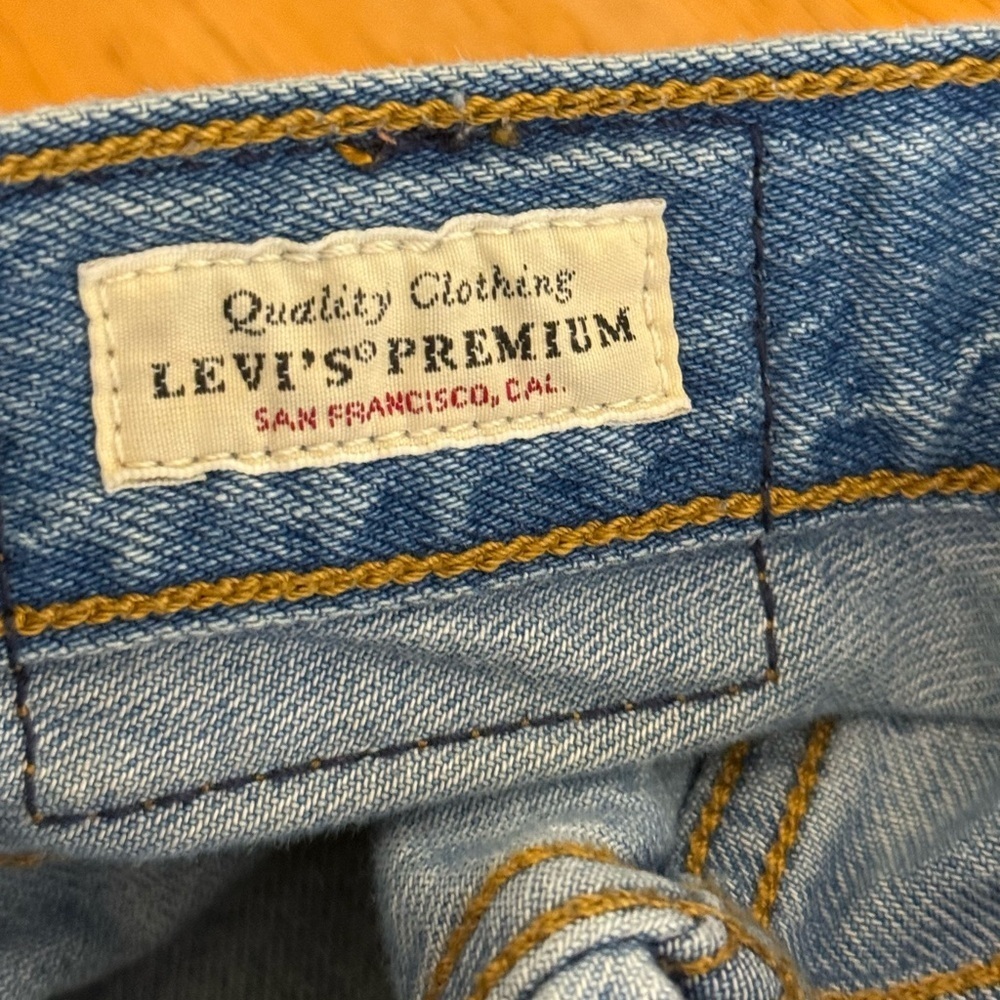 Levi Ribcage Straight Womens Jeans 25 Cropped Cut Hem 25” Inseam Light Wash - Picture 9 of 10